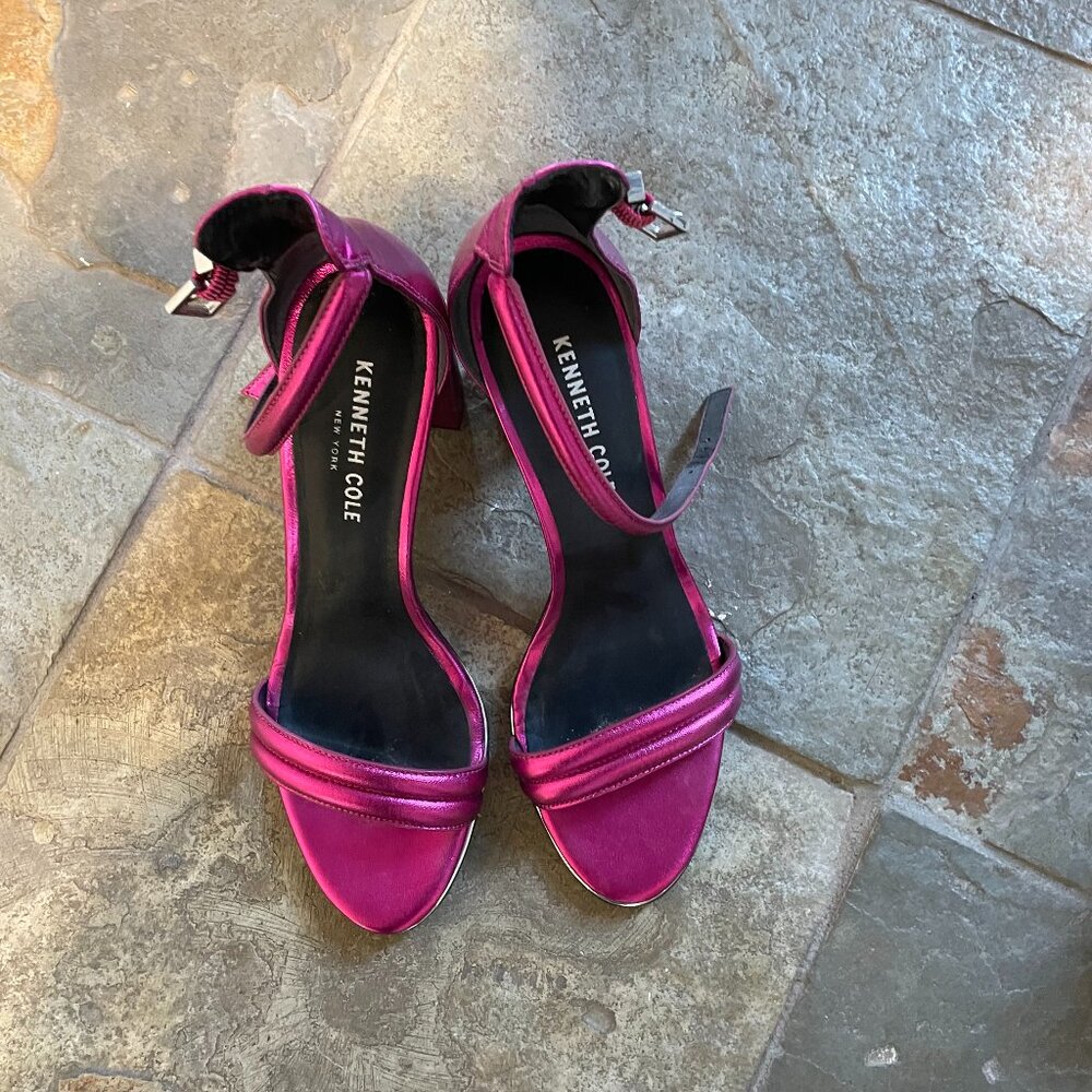Kenneth Cole Sandals - Fuschia, size 7.5